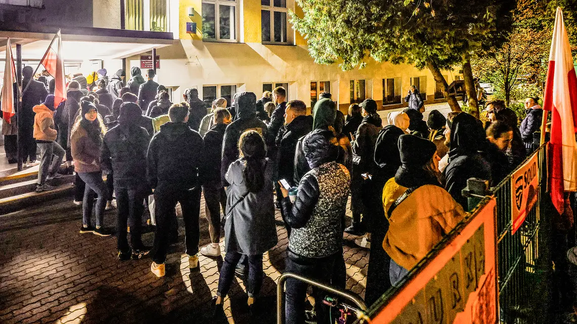 Kolejka do głosowania w wyborach parlamentarnych. Warszawa, 15 października 2023 r. / Fot. Filip Naumienko / Reporter 