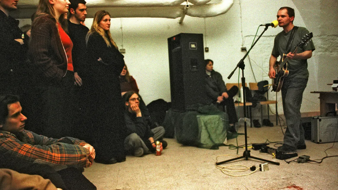 Marcin Dymiter na koncercie zespołu Ewa Braun w klubie LOCHA, Gdańsk, kwiecień 2001 r. // Fot. Łukasz Głowala / KFP