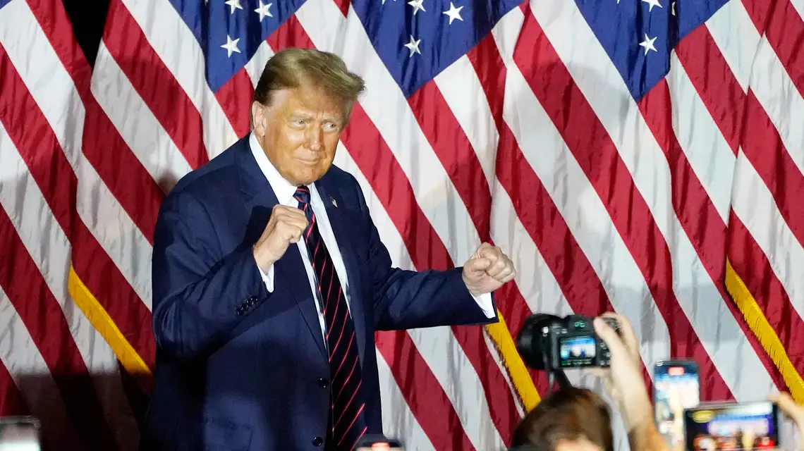 Donald Trump podczas wieczoru wyborczego w Nashua w stanie New Hampshire, 23 stycznia 2024 r. / Fot. Timothy A. Clary / AFP / East News