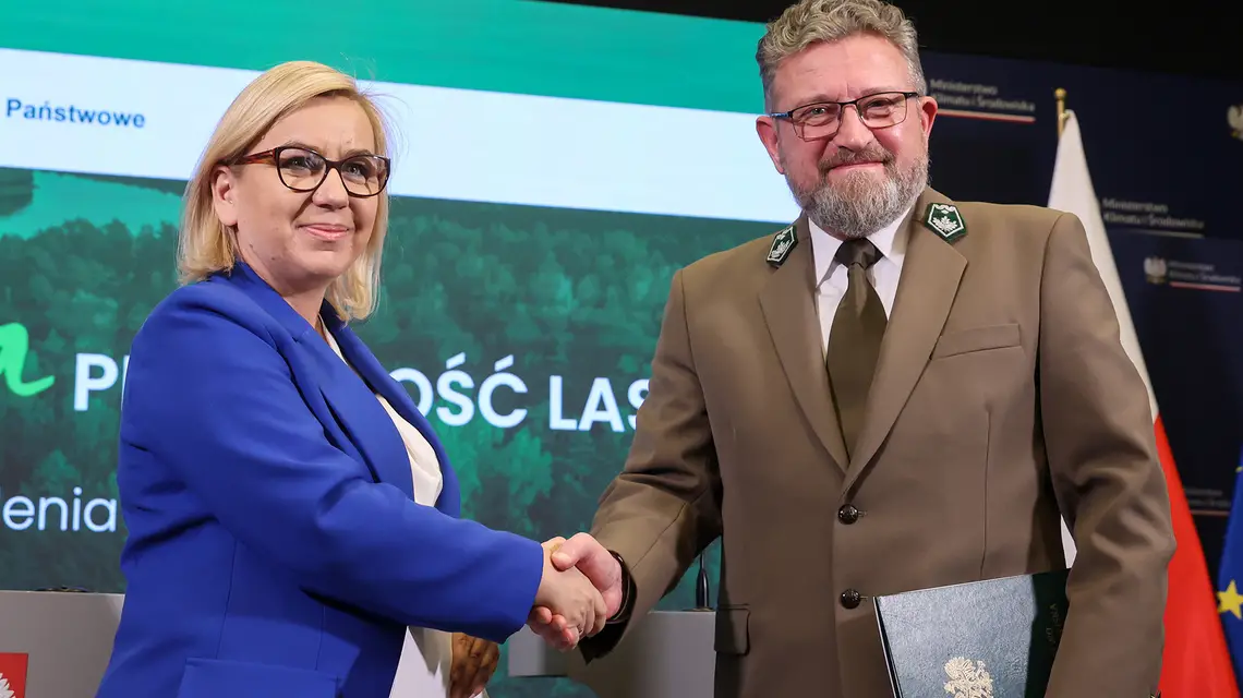 Minister klimatu i środowiska Paulina Hennig-Kloska i dyrektor Generalny Lasów Państwowych Witold Koss, Warszawa, 10 stycznia 2024 r. // Fot. Szymon Pulcyn / PAP