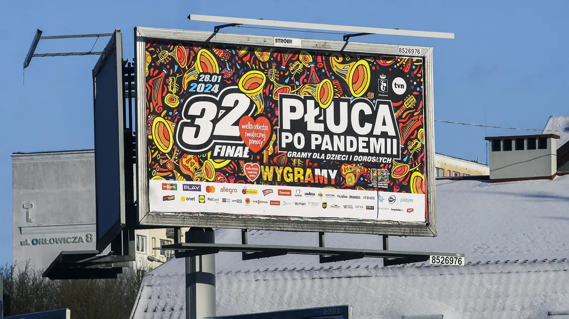 Billboard 32. finału Wielkiej Orkiestry Świątecznej Pomocy pod hasłem „Płuca po pandemii. Gramy dla dzieci i dorosłych”. Olsztyn, 5 stycznia 2024 r. / Fot. Artur Szczepański / Reporter