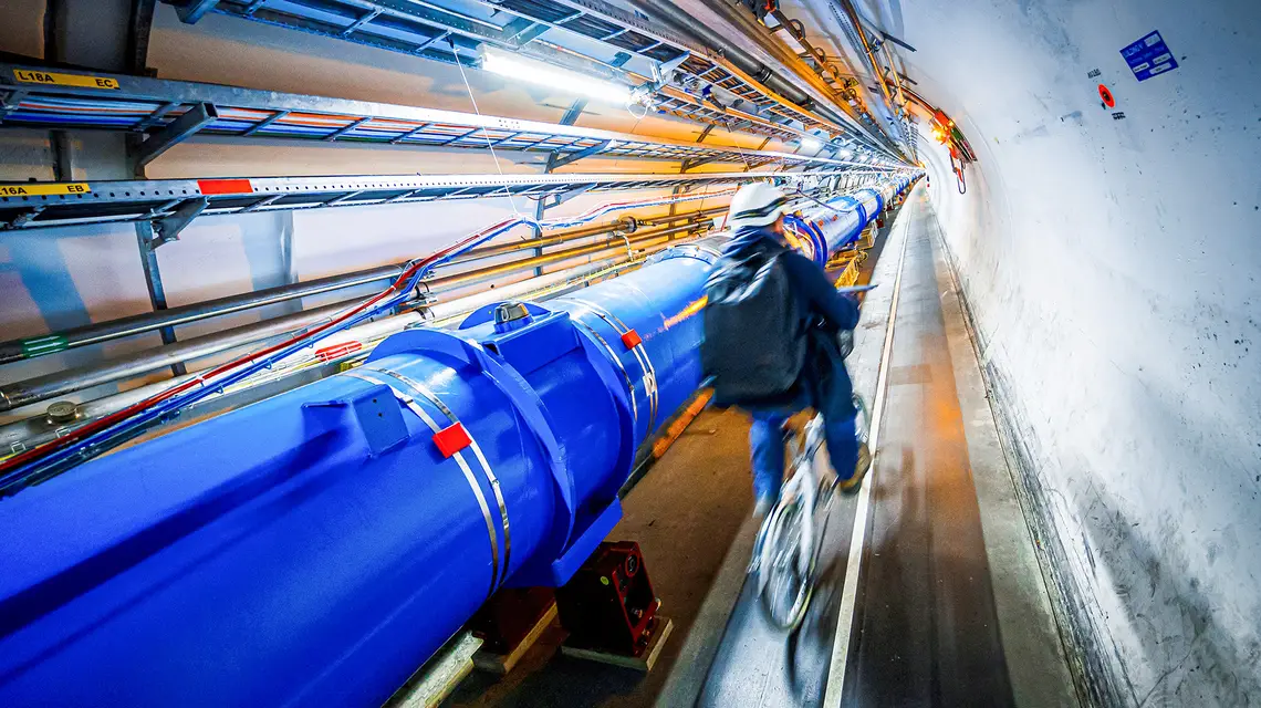 Wielki Zderzacz Hadronów (LHC) w tunelu Europejskiej Organizacji Badań Jądrowych (CERN). Szwajcaria, 6 lutego 2020 r. / Fot. Valentin Flauraud / AFP / East News