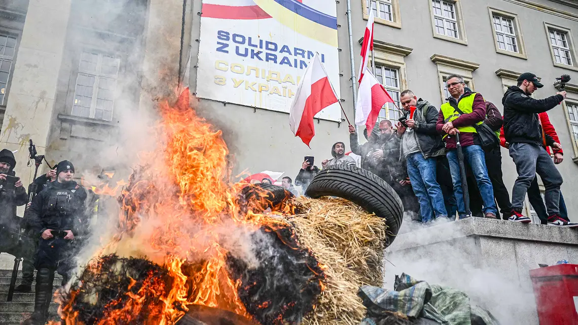 Protest rolników przeciwko Zielonemu Ładowi oraz importowi zboża z Ukrainy. Wrocław, 15 lutego 2024 r. / Fot. Omar Marques / Anadolu / East News