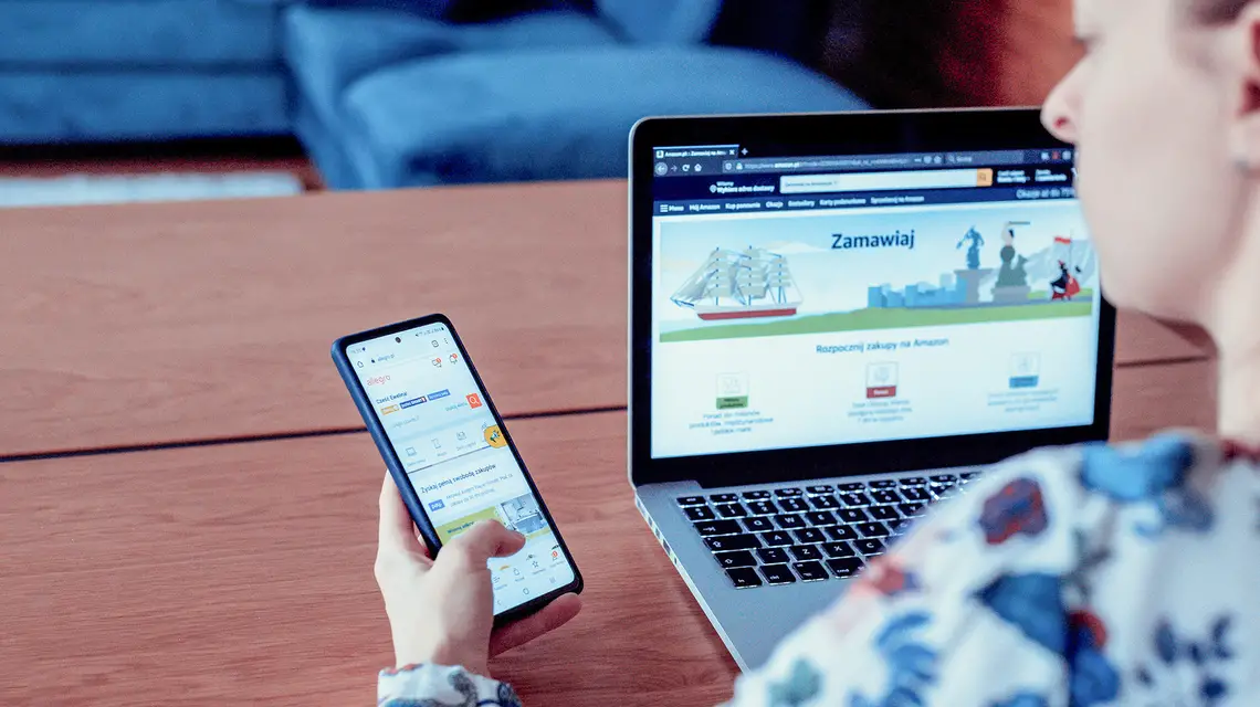 Polacy coraz częściej płacą blikiem za towary i usługi w internecie. / fot. Adam Stępień / Agencja Wyborcza.pl