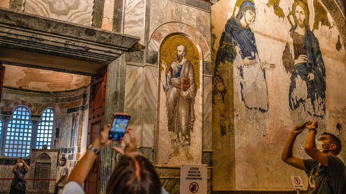 Turyści w muzeum Chora w Stambule, sierpień 2020 r. // Fot. Erhan Demirtas / NurPhoto / AFP / East News