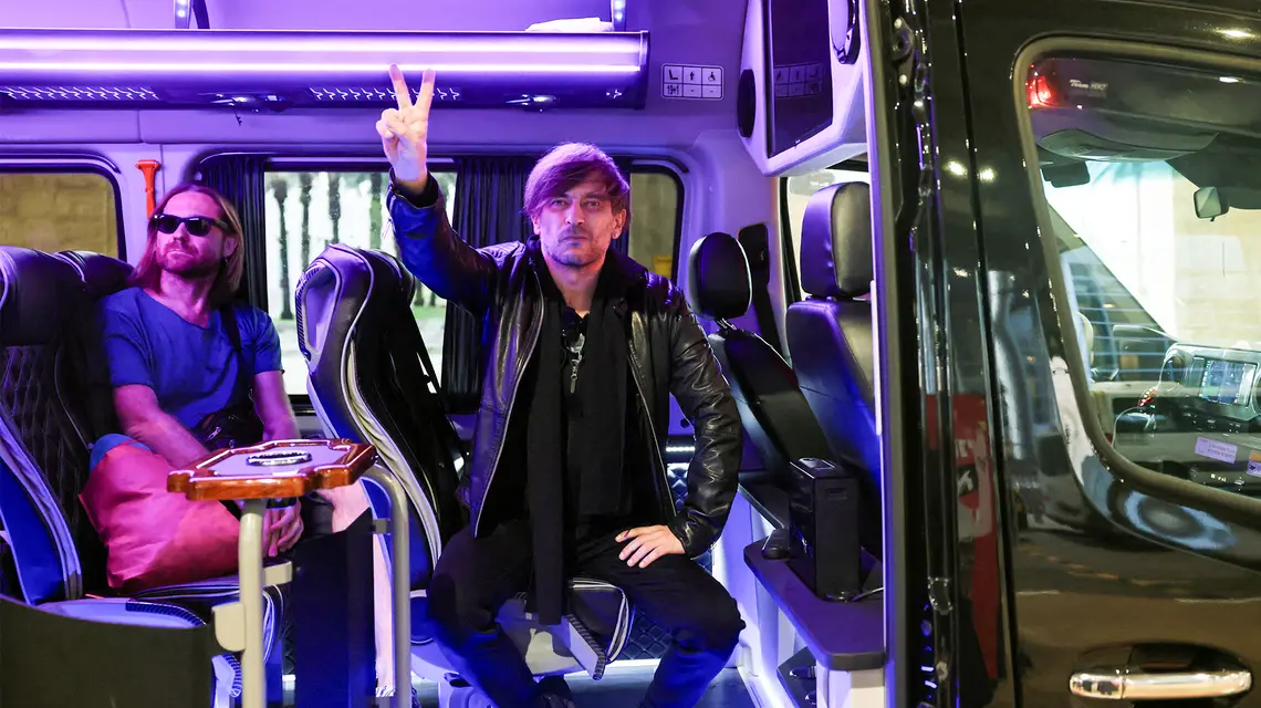 Maksim Andryuszczenko i Jegor Bortnik, członkowie rosyjskiego zespołu rockowego Bi-2 na lotnisku Ben Guriona w Tel Awiwie. Izrael, 1 lutego 2024 r. / Fot. Tomer Appelbaum / Reuters / Forum