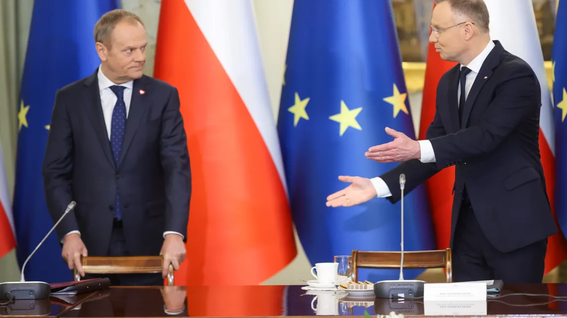 Andrzej Duda i Donald Tusk na posiedzeniu Rady Gabinetowej. Warszawa, 13.2.2024 / fot. ANDRZEJ IWANCZUK/REPORTER
