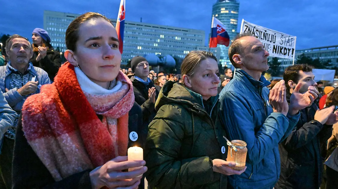 Demonstracja na placu Wolności w Bratysławie w szóstą rocznicę zamordowania Jána Kuciaka i Martiny Kušnírovej, 21 lutego 2024 r. // Fot. Vaclav Salek / CTK / PAP
