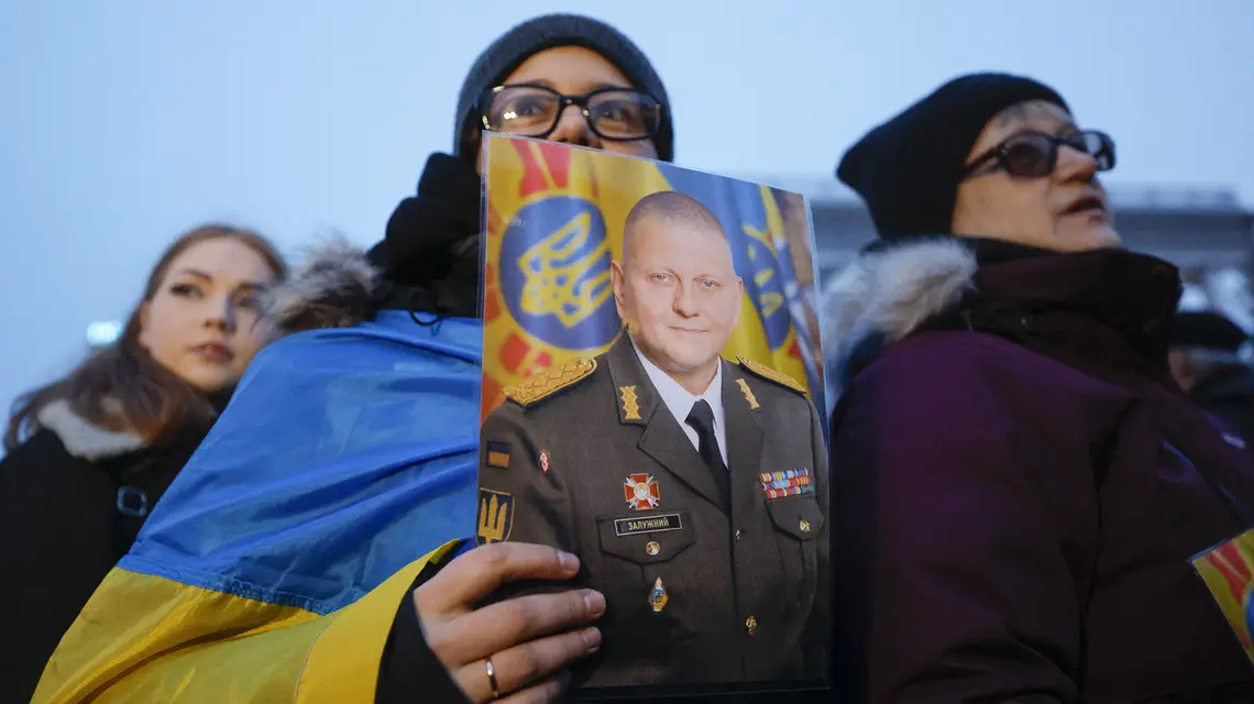 Wiec wspierający Wałerija Załużnego, byłego Naczelnego Dowódcę Sił Zbrojnych Ukrainy. Plac Niepodległości w Kijowie, 9 lutego 2024 r. / Fot. Sergey Dolzhenko / EPA / PAP