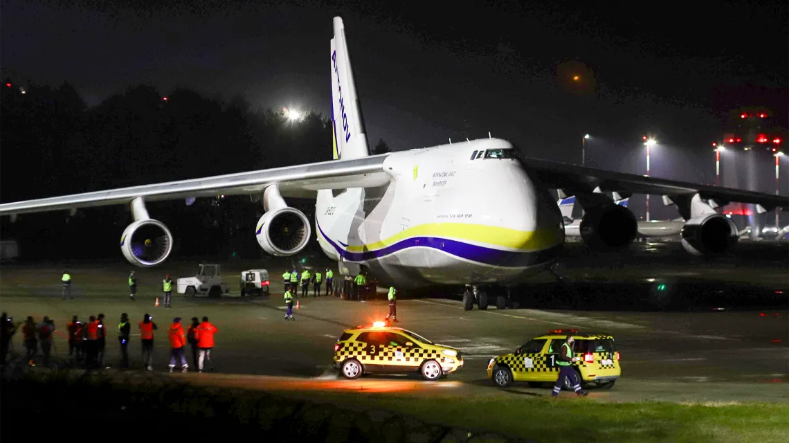 Samolot transportowy Antonov An - 124 Rusłan z Wuhan ze środkami medycznymi do walki z pandemią. Katowice, 23 listopada 2020 r. / Fot. Tomasz Kudala / REPORTER
