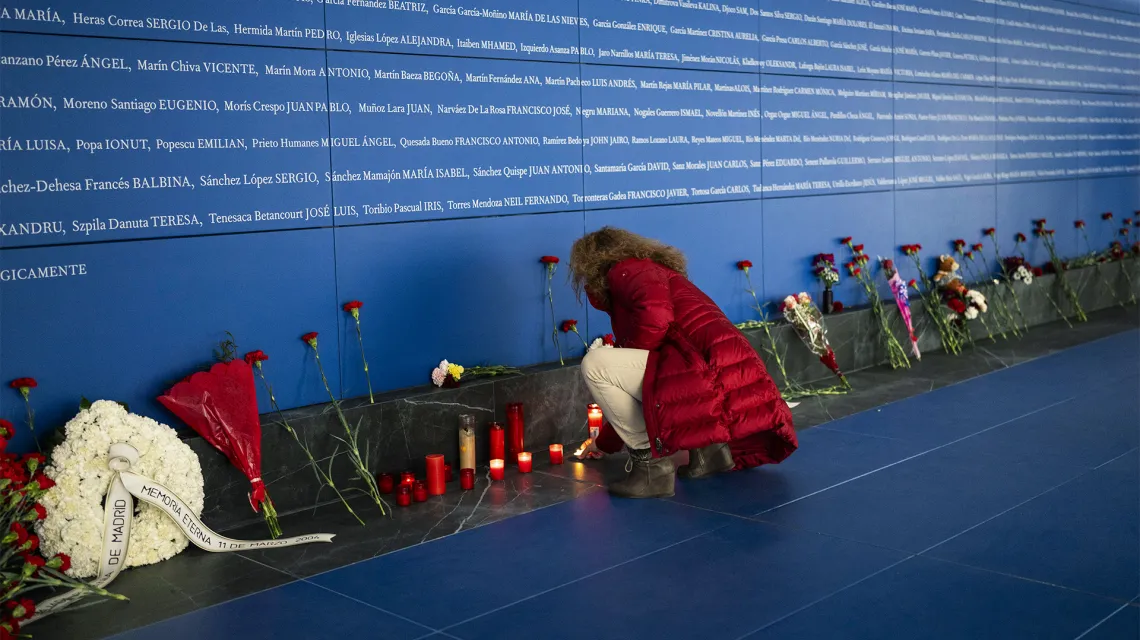 Pomnik ofiar zamachu bombowego na dworcu kolejowym Atocha. Madryt, 11 marca 2024 r. // Fot. Bernat Armangue / AP / East News