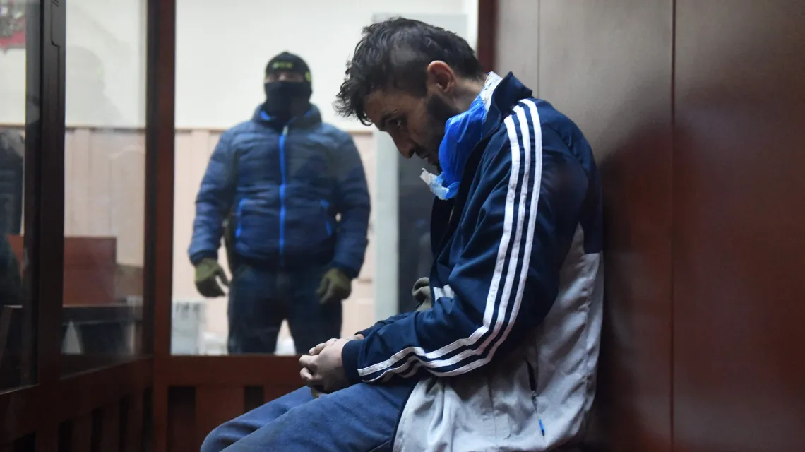 Jeden z podejrzanych o atak terrorystyczny w Krasnogorsku na sali sądowej, Moskwa, 24 marca 2024 r. / fot. OLGA MALTSEVA / AFP / East News