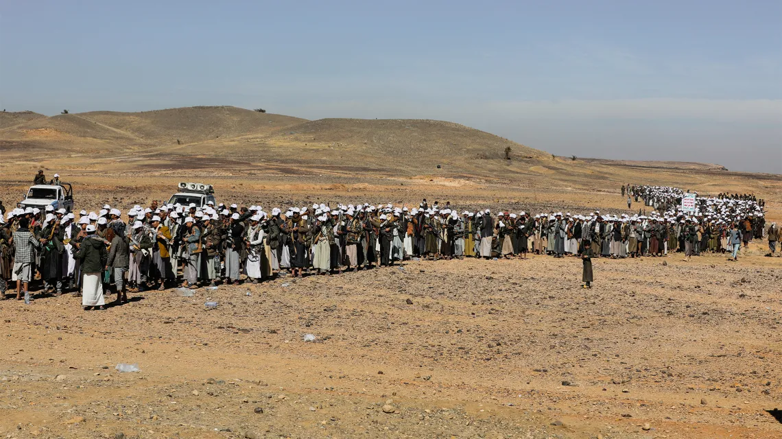 Przegląd ochotników do sił zbrojnych Ruchu Hutich. Dystrykt Bani Hushaysh w Jemenie, 22 stycznia 2024 r. /  Fot. Khaled Abdullah / Reuters / Forum