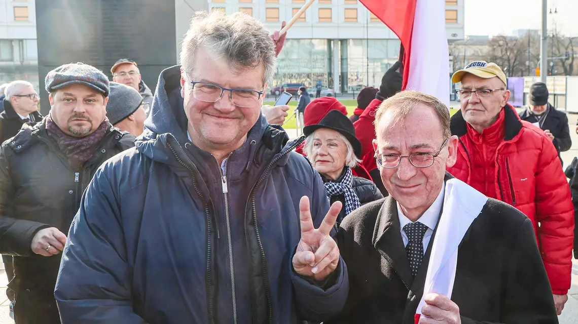 Maciej Wąsik i Mariusz Kamiński podczas miesięcznicy katastrofy smoleńskiej. Warszawa, 10 marca 2024 r. // Wojciech Olkuśnik / East News