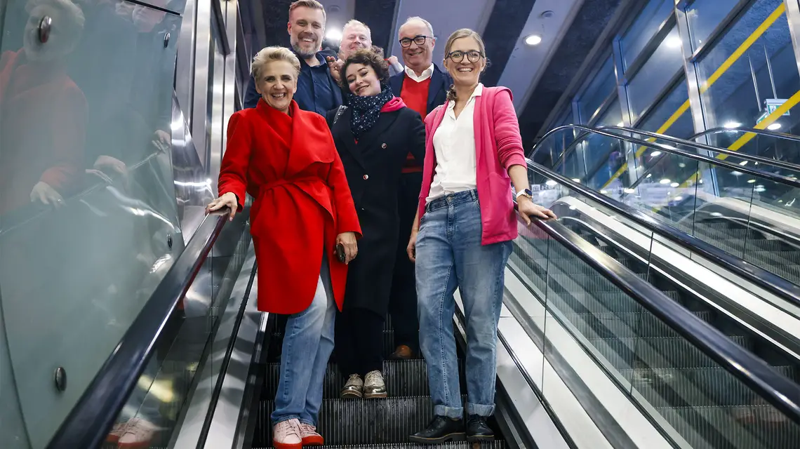 Liderzy Lewicy Joanna Scheuring-Wielgus, Anna Maria Żukowska, Magdalena Biejat, Adrian Zandberg i Włodzimierz Czarzasty. Warszawa, 13 października 2023 r. // Fot. Filip Naumienko / REPORTER