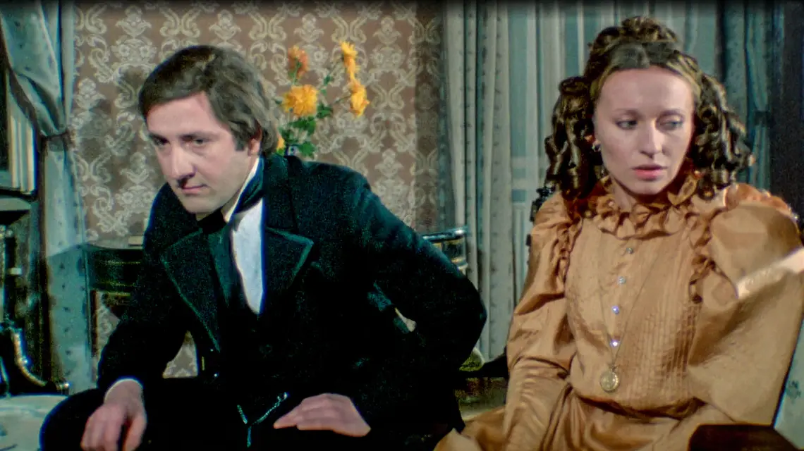 Joanna Sobieska jako Emilia Sczaniecka oraz Mariusz Benoit jako Karol Marcinkowski w serialu TVP „Najdłuższa wojna nowoczesnej Europy”, emitowanym w latach 1979-1981 // Materiały prasowe