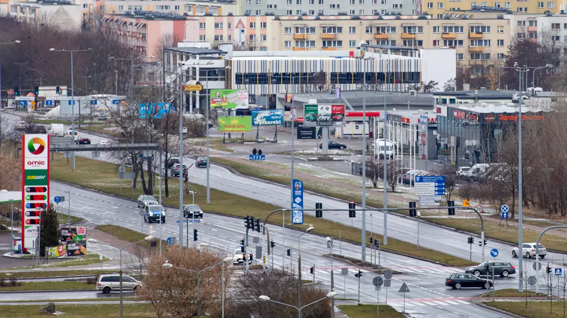 Stacja paliw w okolicach Szosy Lubickiej w Toruniu // Fot. Adam Wysocki / East News