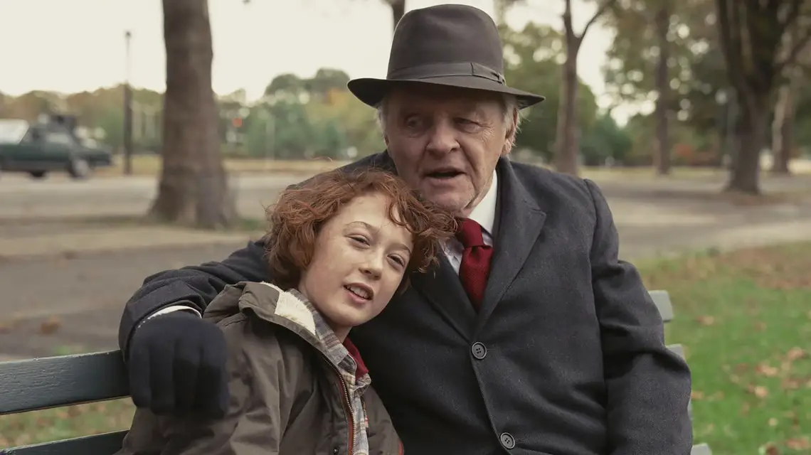 Banks Repeta i Anthony Hopkins w filmie „Armagedon”, reż. James Gray, 2022 r. // Materiały prasowe RT Features