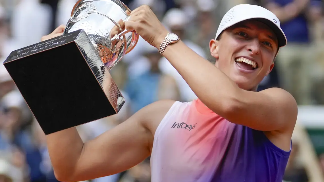 Iga Świątek wygrywa po raz czwarty turniej wielkoszlemowy Roland Garros. Paryż, 8 czerwca 2024 r. / FOT. Thibault Camus/Associated Press/East News