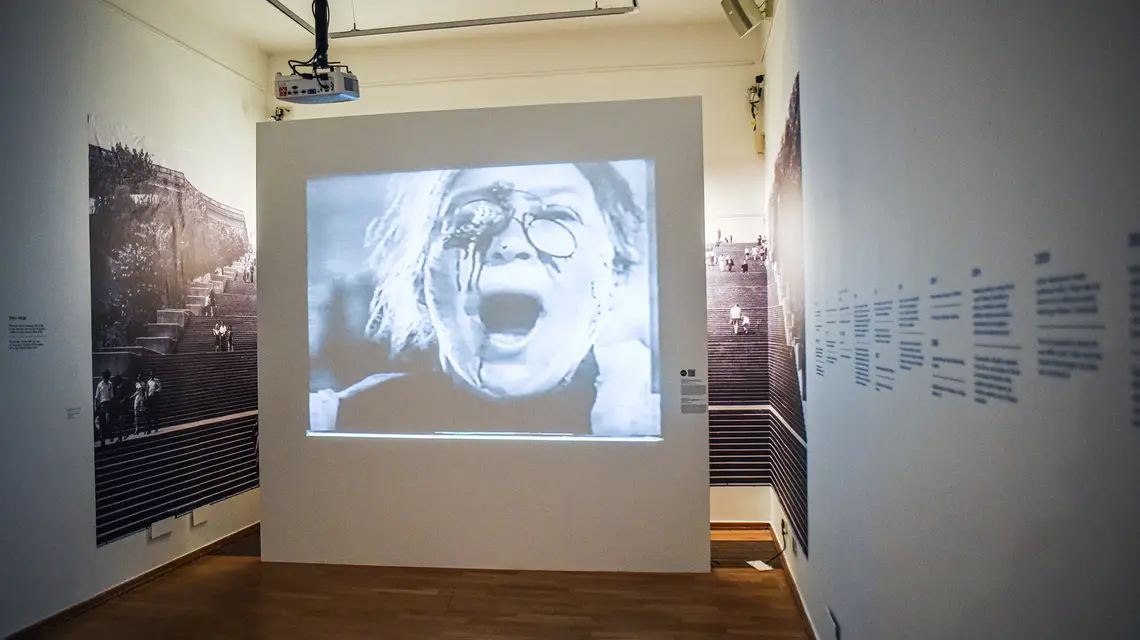 Ołeksandr Rojtburd (19612021), montaż wideo ujęć z „Pancernika Potiomkin" Sergieja Eisensteina, 1998 r. // Fot. Jacek Taran 