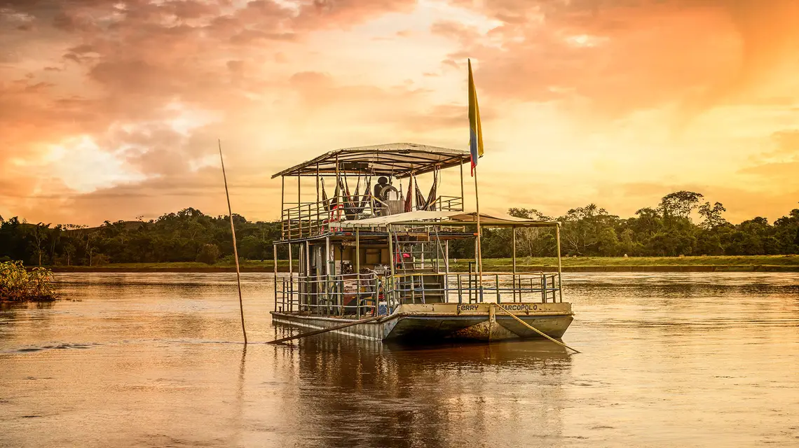 Prom "Marco Polo" kapitana Rubena Darío na rzece Orteguaza w departamencie Caquetá, Kolumbia, lipiec 2022 r. // Fot. Ruben Darío / archiwum prywatne