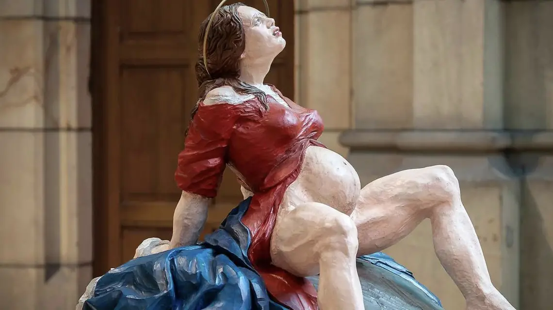 Esther Strauß, Crowning (2024), katedra w Linz, Austria. // Fot. Ulrich Kehrer / Materiały prasowe Mariendom Linz 