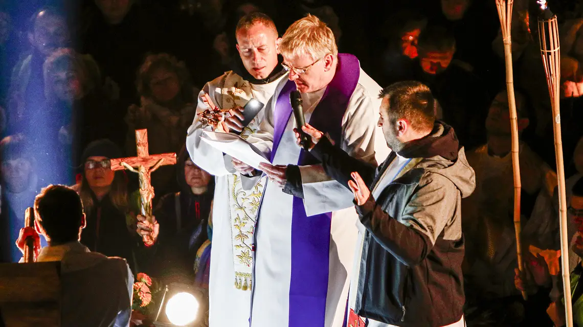 Całodniowa modlitwa pod hasłem "Wielka Pokuta za wszystkie grzechy popełnione w Polsce" . Częć pokutną i adorację prowadzi ks. Piotr Glas. Częstochowa, 15 października 2016 r. // Fot. Henryk Przondziono / Foto Gość