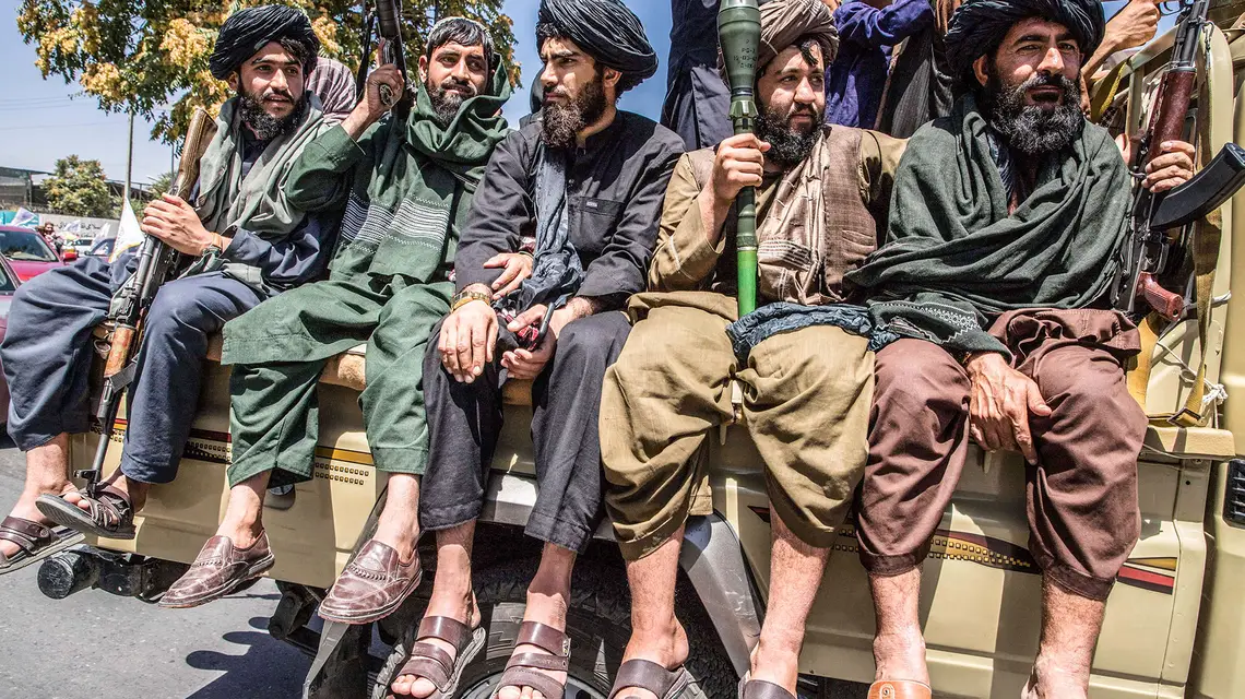 Talibowie i zwolennicy ich rządów świętują drugą rocznicę przejęcia władzy w Afganistanie, Kabul, 15 sierpnia 2023 r. // Fot. Oriane Zerah / ABACA / PAP