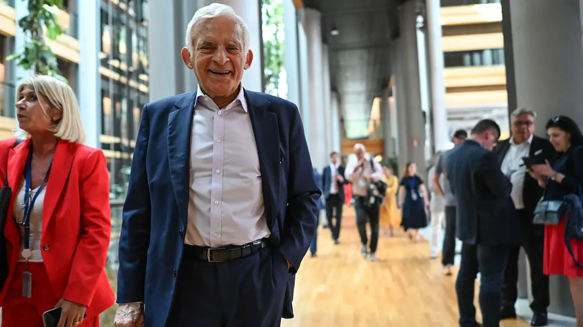 Jerzy Buzek będzie tegorocznym laureatem Nagrody im. bp. Tadeusza Pieronka „In Veritate”. Na zdjęciu: w Parlamencie Europejskim, Strasburg, lipiec 2024 r. // Fot. Aleksiej Witwicki / Forum, 