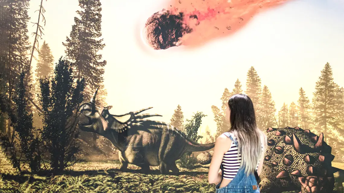 Mural w Museo de Ciencias del Crater na półwyspie Jukatan, przedstawiający asteroidę, która uderzyła w Chicxulub, powodując wyginięcie dinozaurów. // Fot. Adriana Rosas / Alamy / BE&W