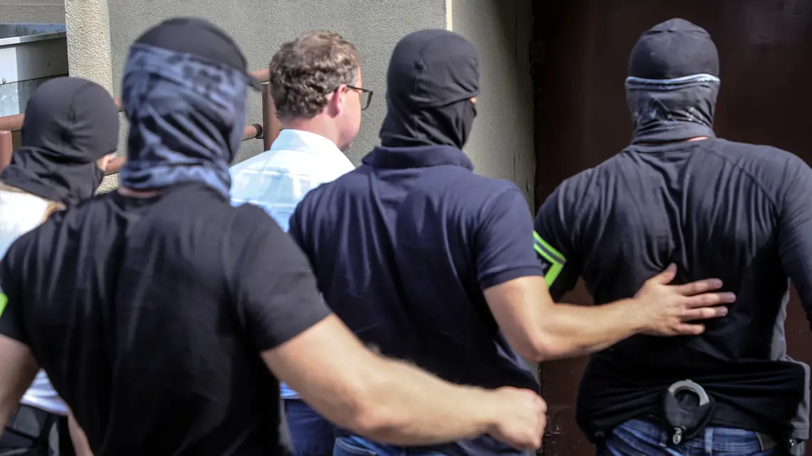 Przed posiedzeniem aresztowym posła Suwerennej Polski Marcina Romanowskiego. Warszawa, 16 lipca 2024 r. // Fot. Adam Burakowski / East News