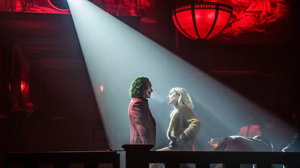 Joaquin Phoenix i Lady Gaga w filmie „Joker: Folie à Deux”, reż. Todd Phillips, 2024 r.