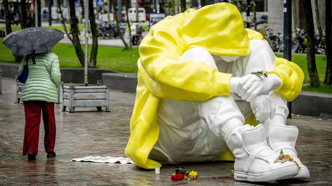 "Cicha walka" - instalacja artystyczna w Rotterdamie, październik 2023 r. // Fot. Utrecht Robin / ABACA / East News