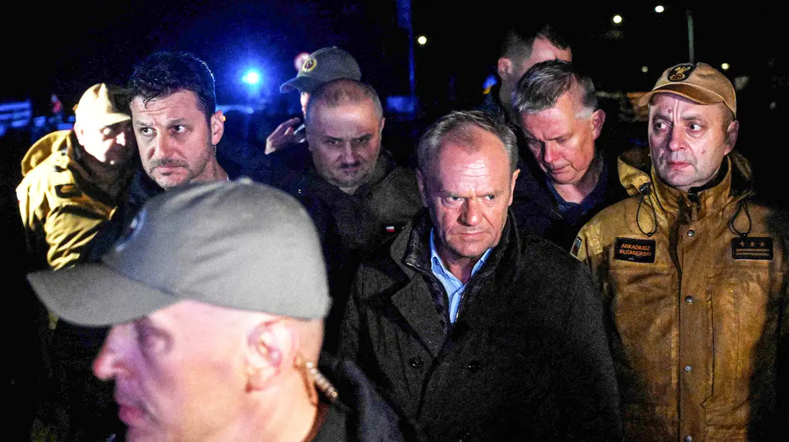 Premier Donald Tusk na wałach rzeki Biała w Głuchołazach. 14 września 2024 r. // Fot. Sergei Gapon / AFP / East News