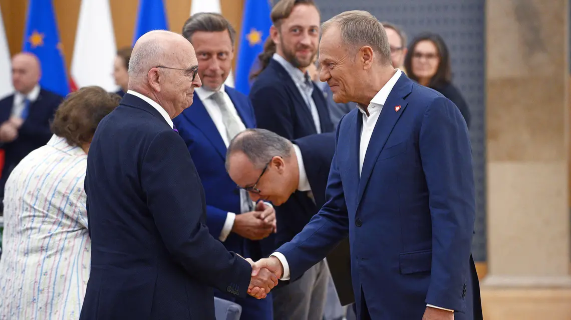 Premier Donald Tusk i minister sprawiedliwości Adam Bodnar podczas spotkania ze środowiskiem prawniczym nt. reformy sadownictwa, Warszawa, 6 sierpnia 2024 r. // Fot. Adam Chełstowski / Forum 