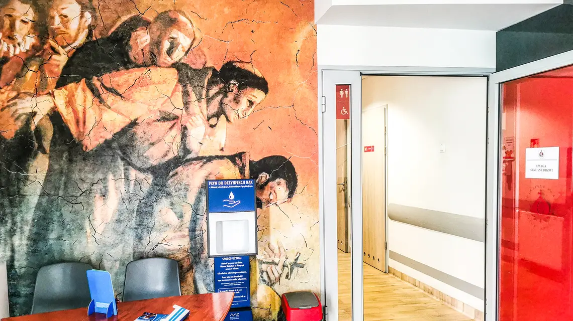 Mural na ścianie szpitala w Łodzi. 7 września 2024 r. // Fot. Piotr Kamionka / Reporter