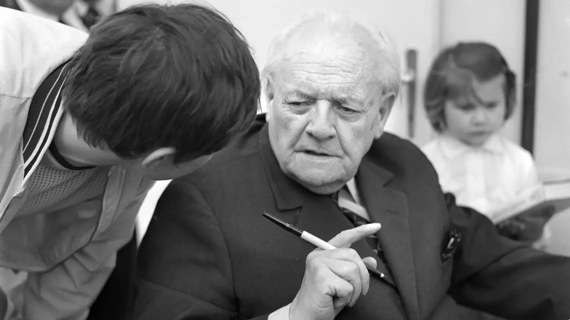 Melchior Wańskowicz na XXV Warszawskim Kiermaszu Książki w Pałacu Kultury i Nauki, Warszawa, maj 1972 r. // Fot. Afa Pixx / Irena Komar / PAP