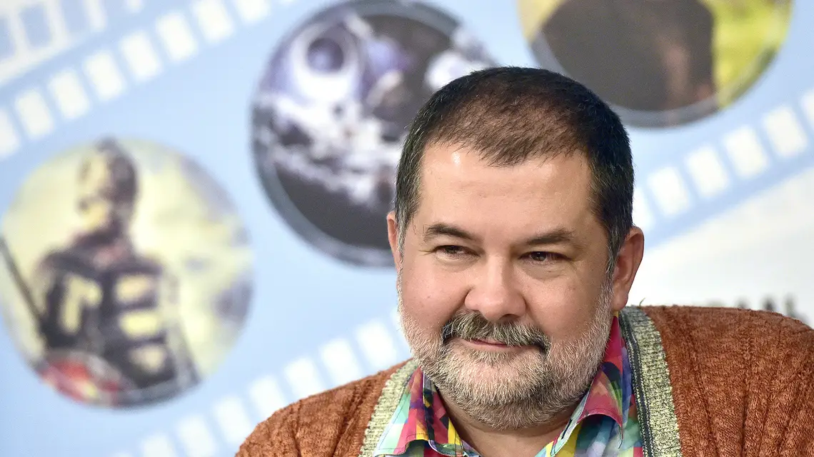 Siergiej Łukjanienko podczas podpisywania książek w Pradze. 6 listopada 2018 r. // Fot. Roman Vondrous / CTK / PAP