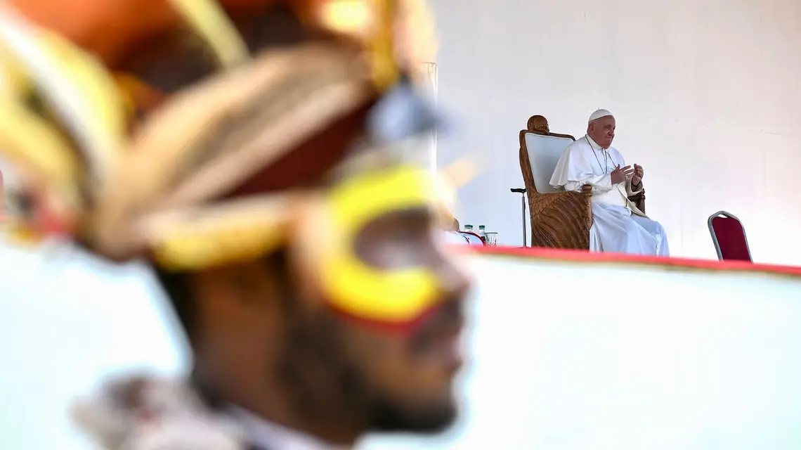 Podróż Franciszka i mały Kościół w wielkim świecie.