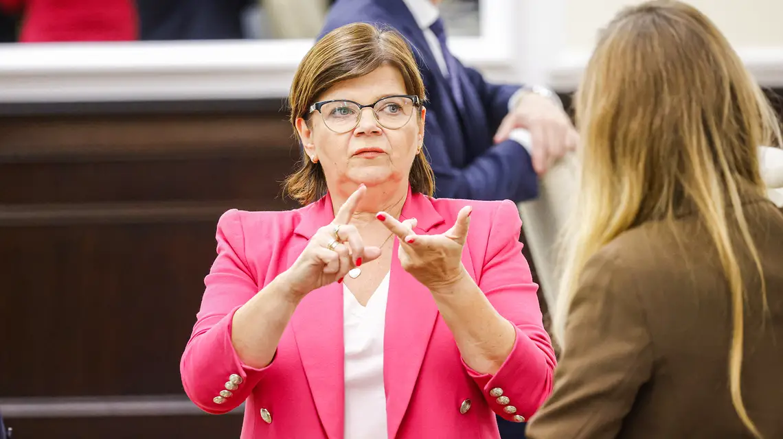 Ministra Izabela Leszczyna przed posiedzeniem rządu. 3 września 2024 r. // Fot. Filip Naumienko / Reporter