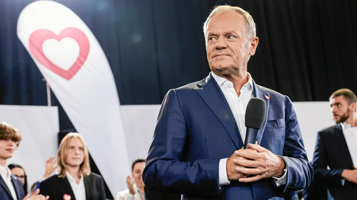 Donald Tusk podczas konwencji Koalicji Obywatelskiej. Warszawa, 12 października 2024 r. // Fot. Dawid Żuchowicz / Agencja Wyborcza.pl