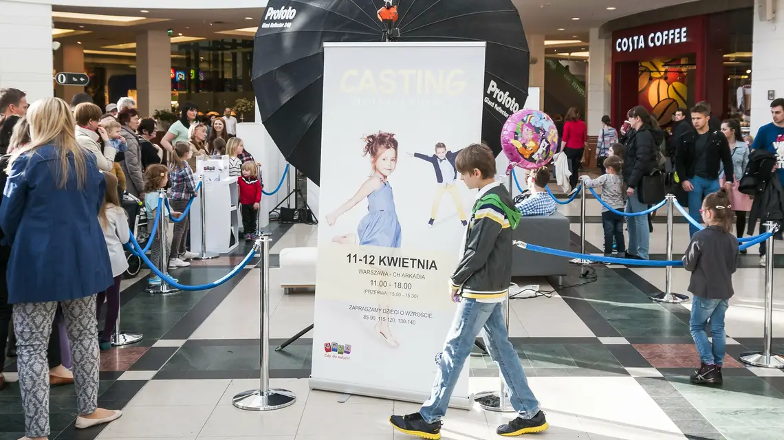 Casting dla dzieci do występu w reklamie jednej z sieci odzieżowych, Centrum Handlowe Arkadia, Warszawa, kwiecień 2015 r. // Fot. Artur Zawadzki / REPORTER