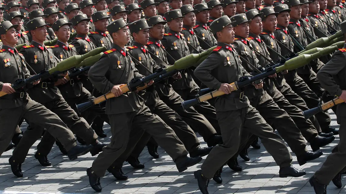 Parada północnokoreańskich żołnierzy w Pjongjangu // Fot. Ng Han Guan / AP / East News