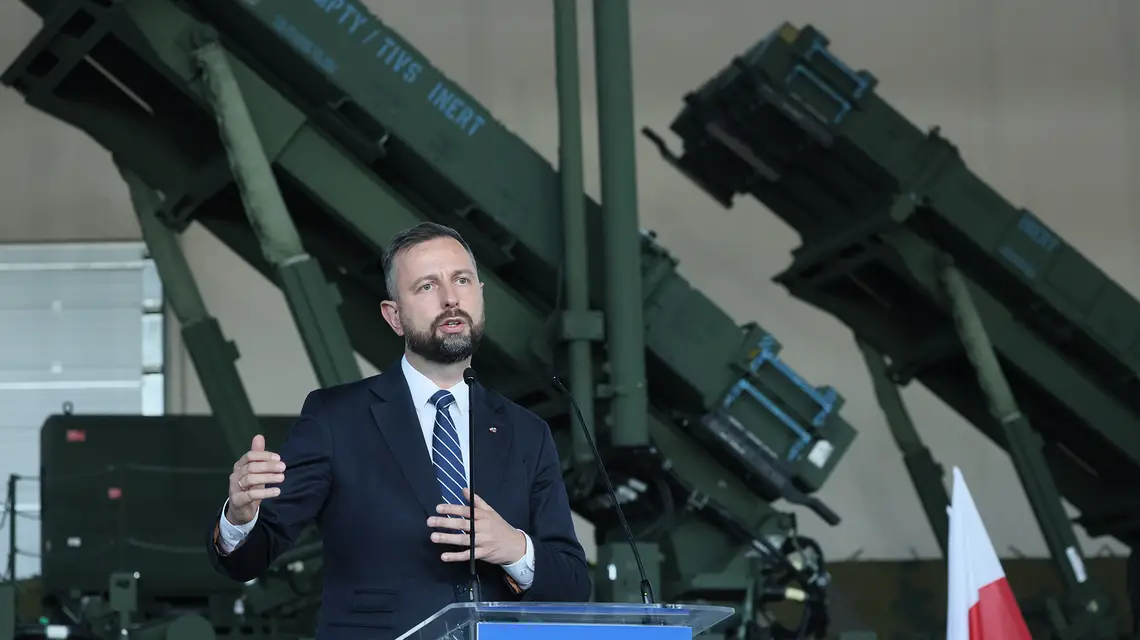 Minister obrony narodowej przed podpisaniem umowy pomiędzy Hutą Stalowa Wola a Raytheon Polska na produkcje 48 wyrzutni M903. Bielice, 12 sierpnia 2024 r. // Fot. Pawel Wodzynski / East News