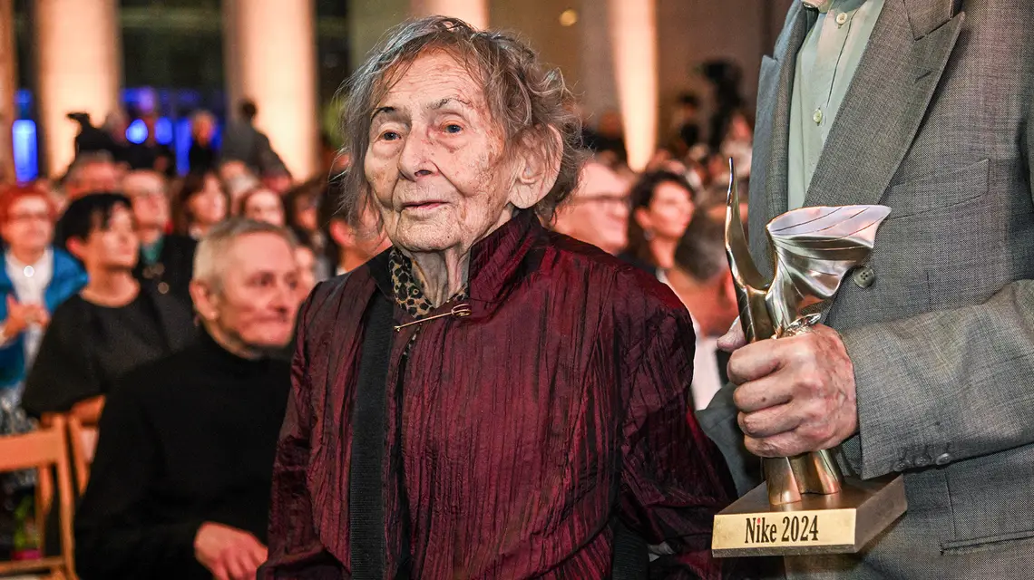 Urszula Kozioł, laureatka Nagrody Literackiej Nike. Warszawa, 6 października 2024 r. // Fot. Radek Pietruszka / PAP