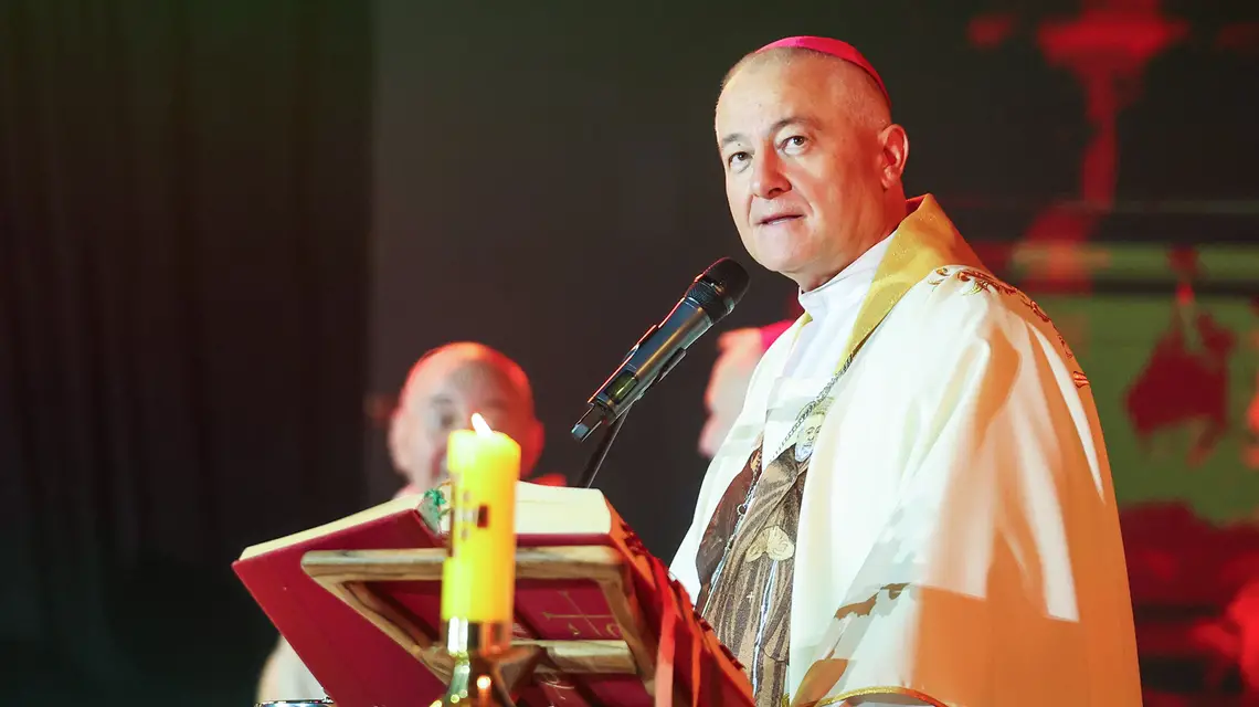 Biskup Artur Ważny podczas inauguracji wydarzenia pod nazwą „Strefa Młodych Festival” w Sosnowcu. 5 października 2024 r. // Fot. Michał Meissner / PAP