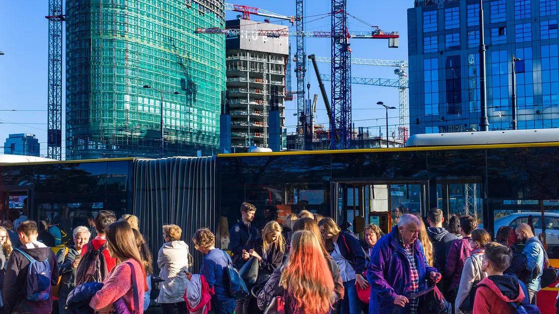 Warszawa, na rondzie Ignacego Daszyńskiego, październik 2018 r. // Fot. Adam Chełstowski / Forum