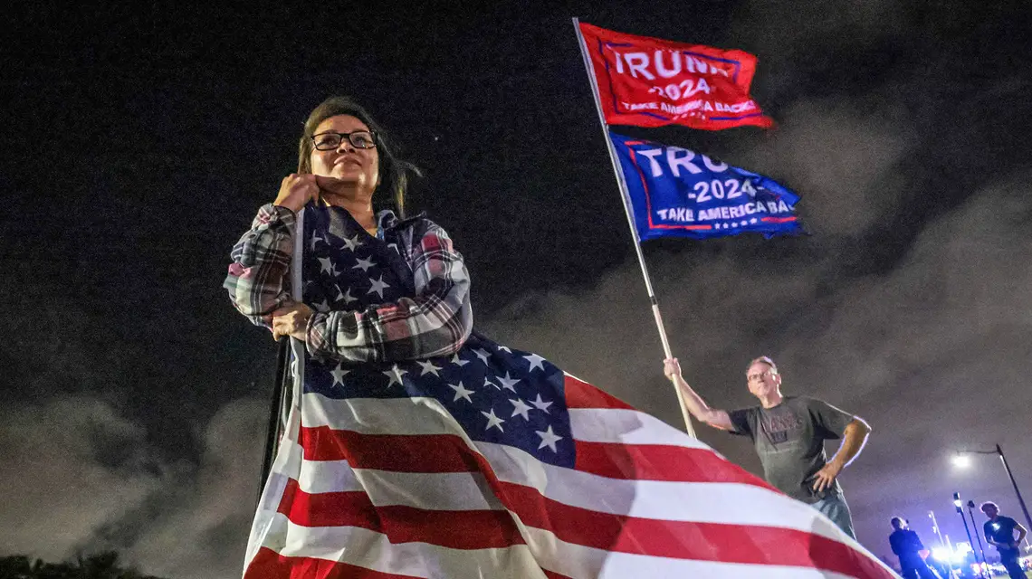 Zwolennicy Trumpa po wygranych przez niego wyborach prezydenckich w Stanach Zjednoczonych. Floryda, 5 listopada 2024 r. // Fot. Giorgio Viera / AFP / East News