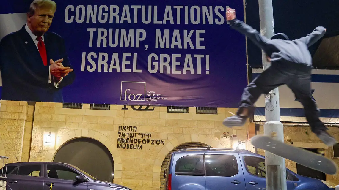 Billboardy na ulicach Jerozolimy, 7 listopada 2024 r. // Fot. Ahmad Gharabli / East News