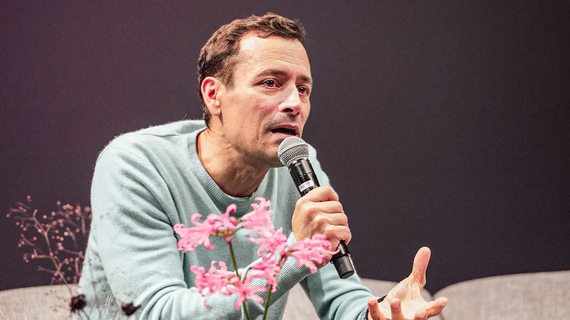Jean-Baptiste Andrea podczas Festiwalu Conrada. Kraków, 26 października 2024 r. // Fot. Katarzyna Kukiełka / Materiały prasowe Festiwalu Conrada